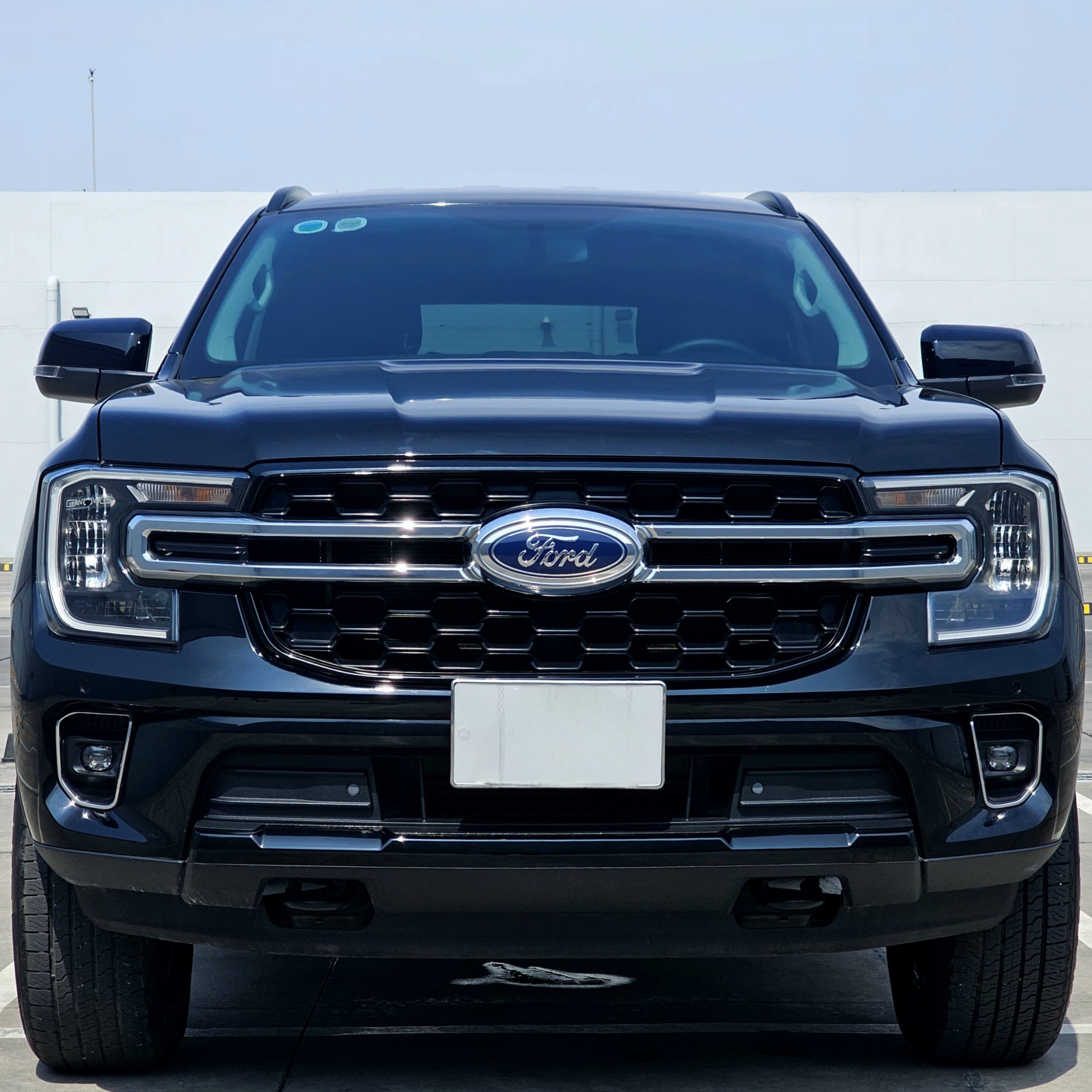 Ford Everest Turbo ambiente 2022 nhập Thái dáng 2023 biển Sài Gòn