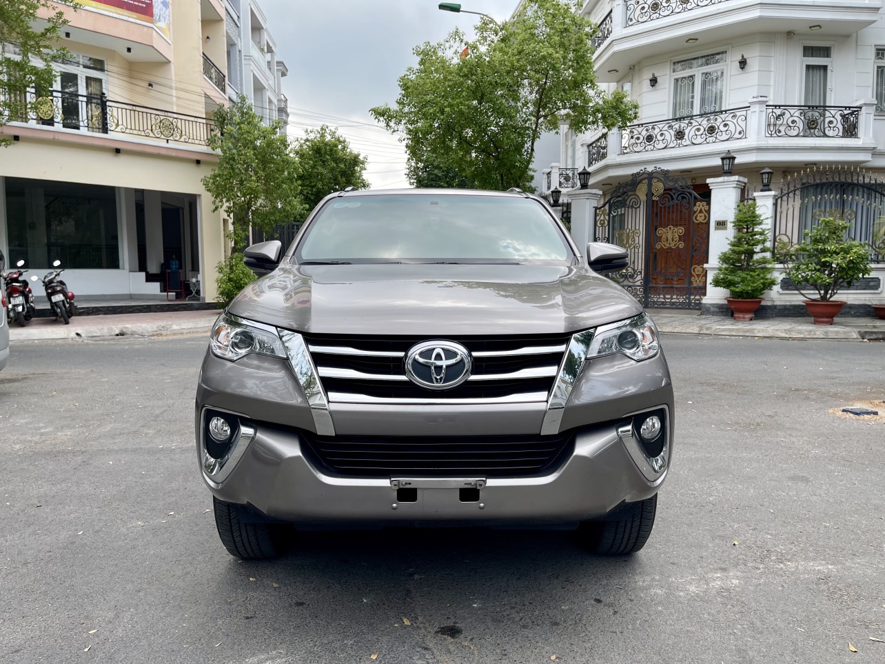 Toyota Fortuner 2.4G 2019 tự động dầu cá nhân 1 chủ giá tốt.