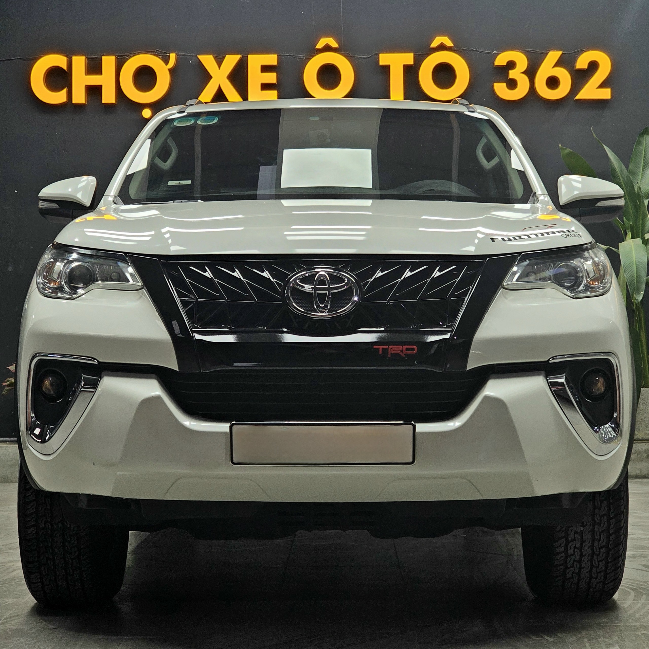 Toyota Fortuner 2.4G 2017 cá nhân 1 chủ tại Sài Gòn trắng ngọc trai