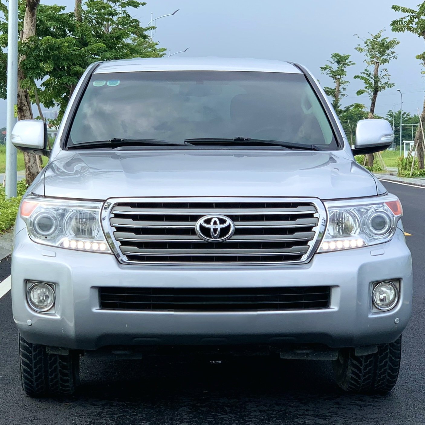 Toyota Land Cruiser VX 4.6 V8 2015 chính chủ đi ít