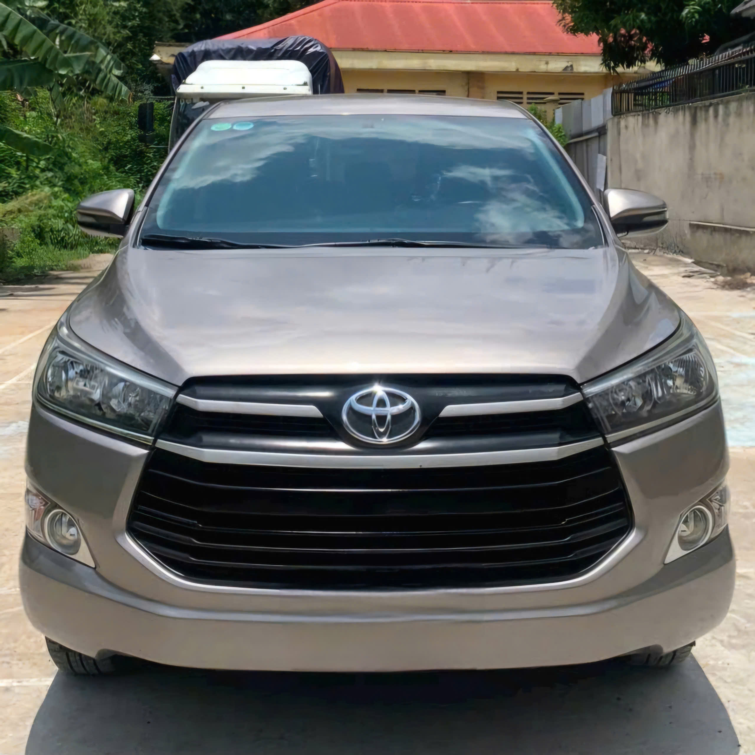 TOYOTA INNOVA 2.0E 2020 gia đình sử dụng kỹ bảo dưỡng hãng.