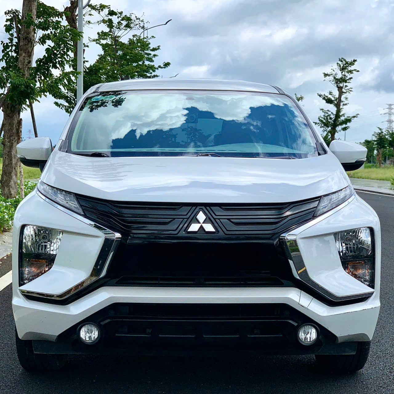 Mitsubishi Xpander AT nhập Indonesia 2021 màu trắng bảo dưỡng hãng