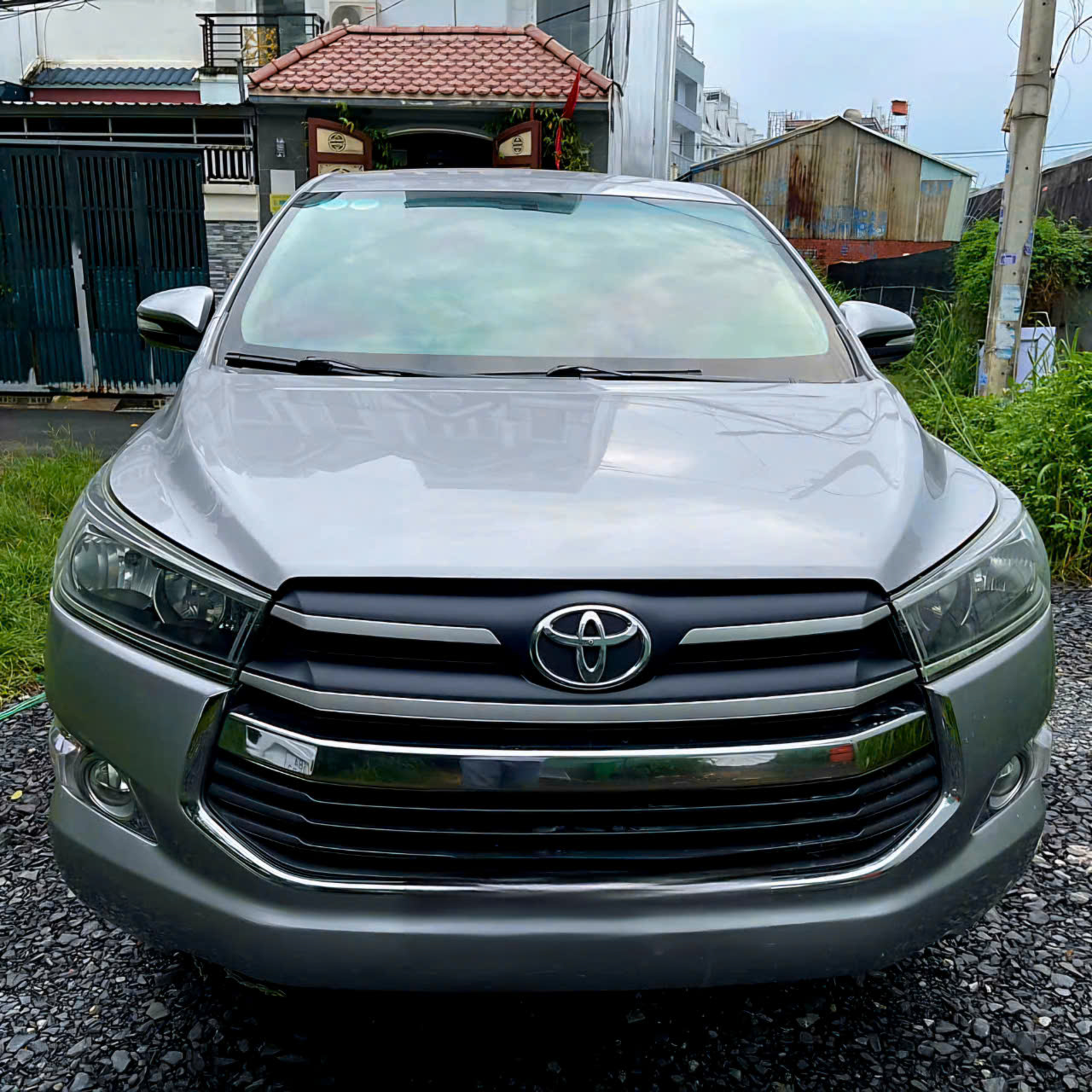 Toyota Innova 2.0E 2017 model 2018 chính chủ mua mới không lỗi.